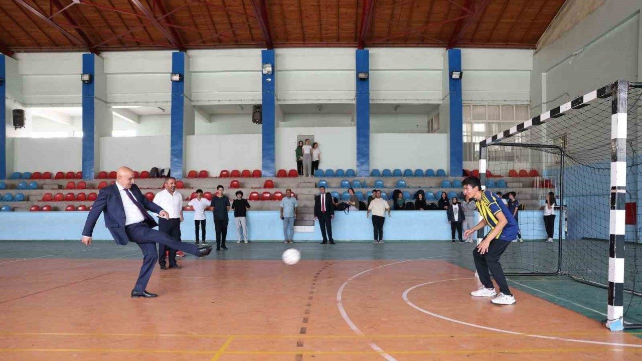 Ankara’nın Keçiören Belediye Başkanı Turgut Altınok, mezun olduğu Keçiören Kalaba