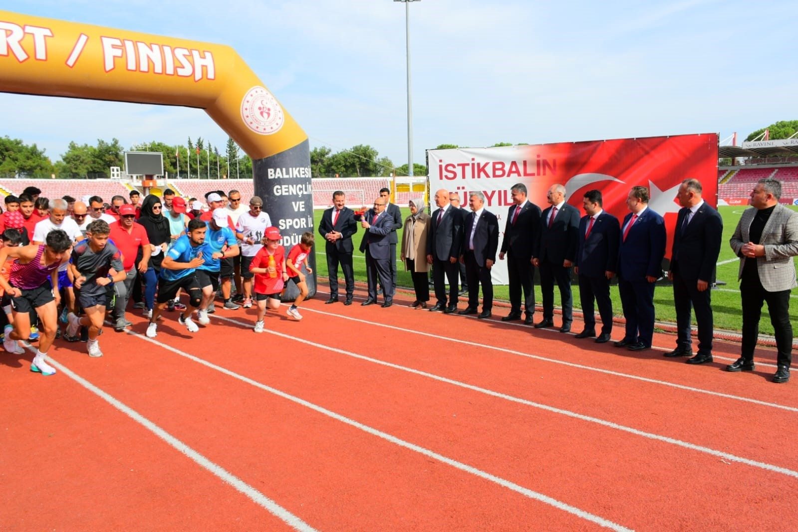 Balıkesir Cumhuriyet’in 100. yılı için koştu