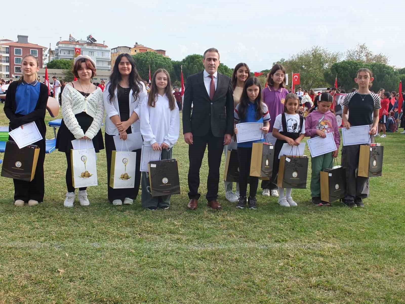 Burhaniye’de Cumhuriyetin 100.Yılına coşkulu kutlama