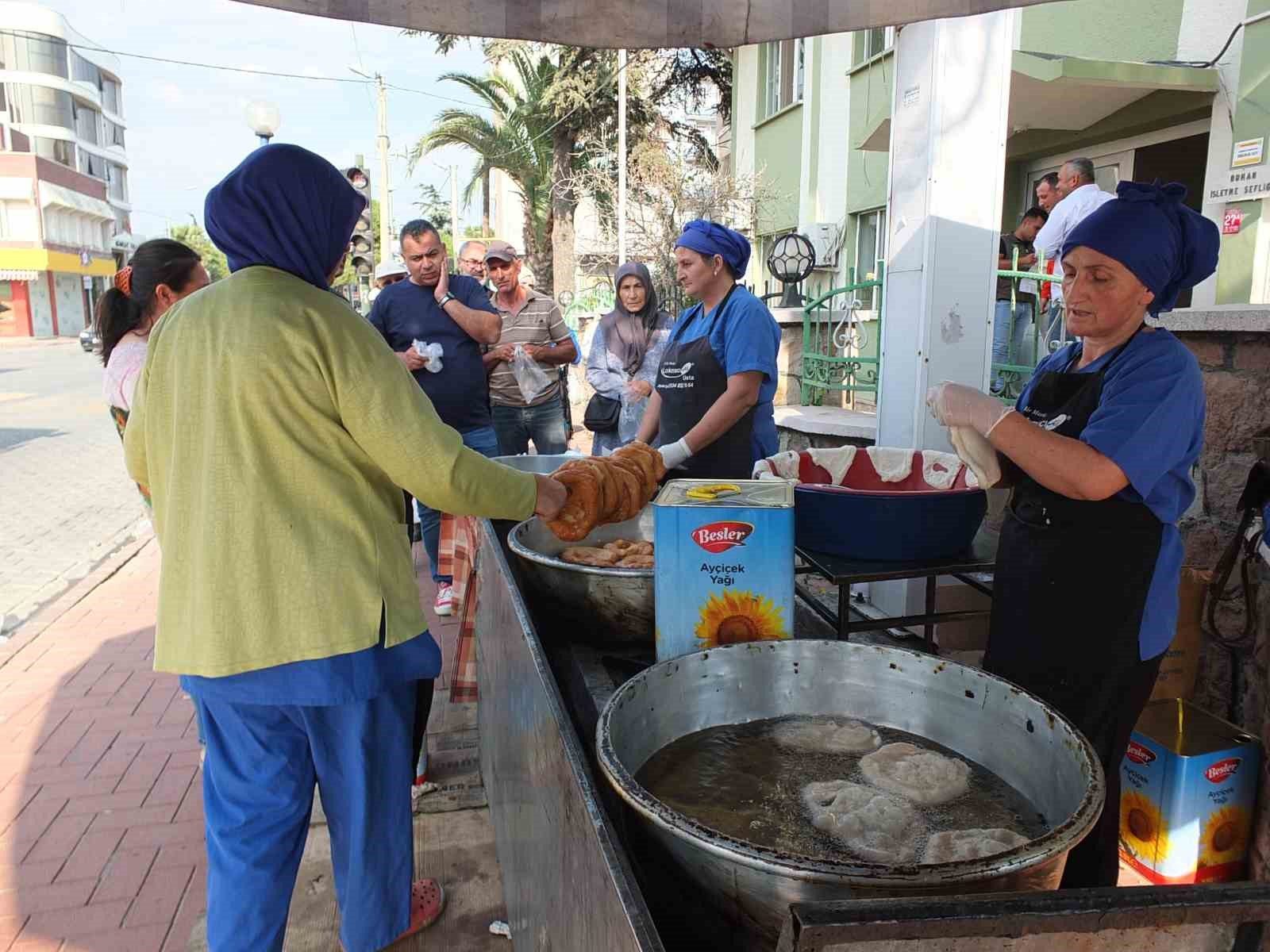 Burhaniye’de ormancılar lokma hayrı yaptı