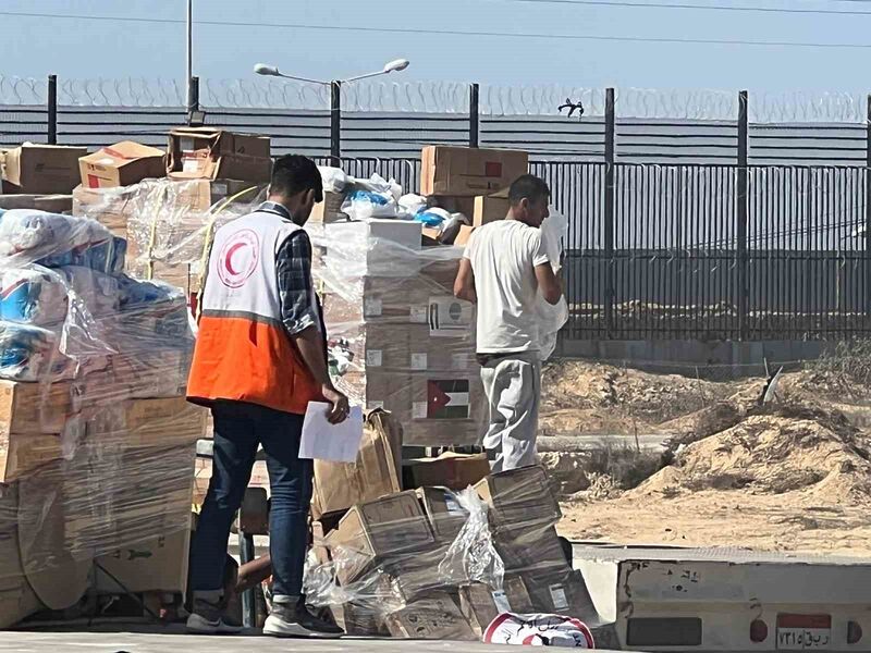 Gazze’ye 5. yardım konvoyu Refah Sınır Kapısı’ndan giriş yaptı