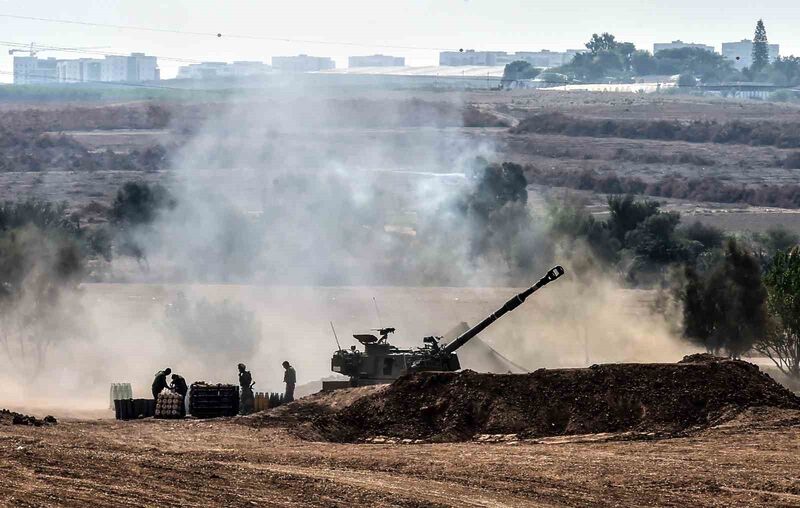 İsrail’den Gazze’ye yönelik topçu atışları görüntülendi