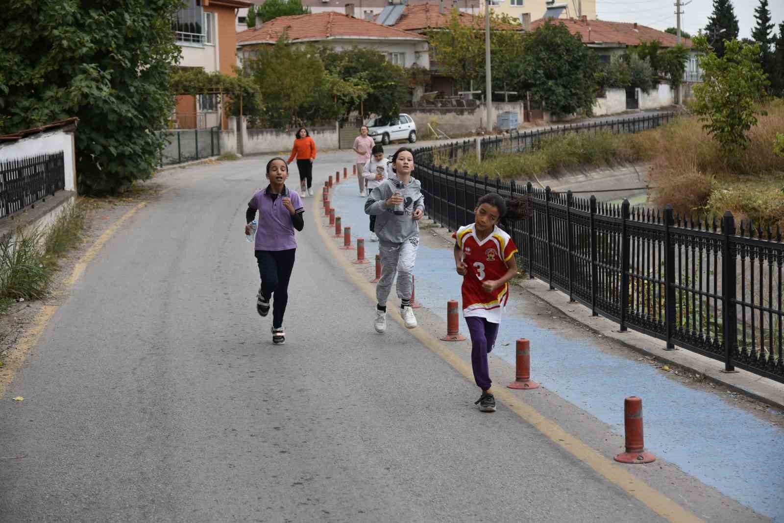 Sındırgı’da 100 genç 100. yıl için koştu