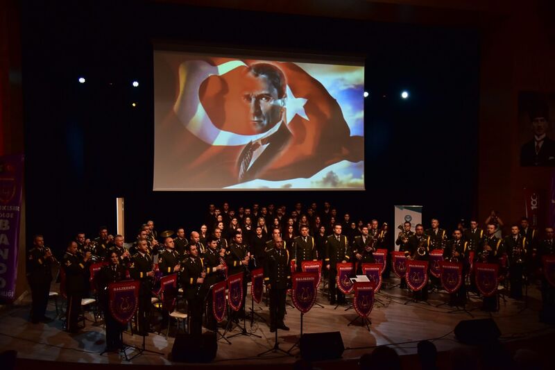 100. YIL KONSERLE TAÇLANDI!