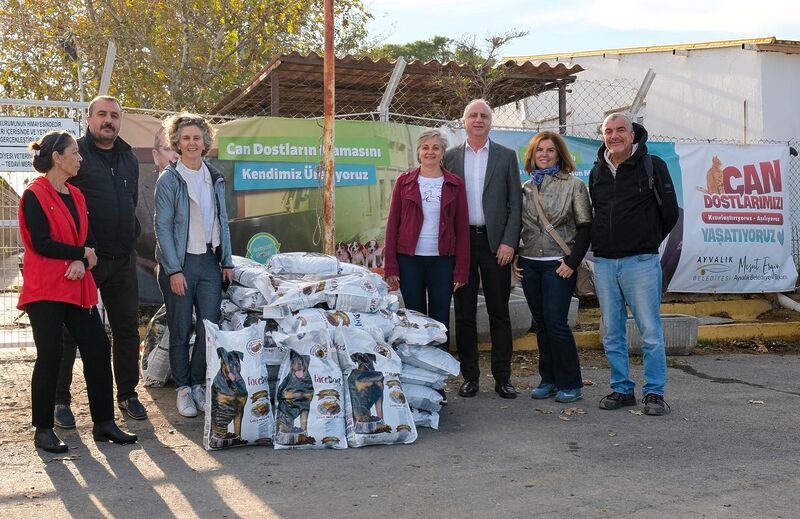 AYVALIK’TA SERGİ GELİRİ CAN DOSTLARA BAĞIŞLANDI!