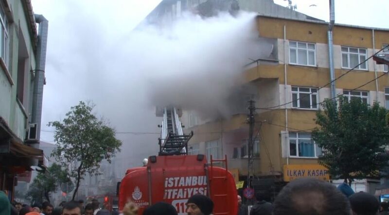 BEYOĞLU’NDA YANGIN PANİĞİ  