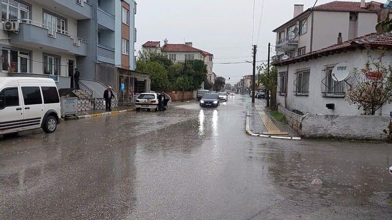 BALIKESİR SAĞANAK YAĞIŞA TESLİM OLDU