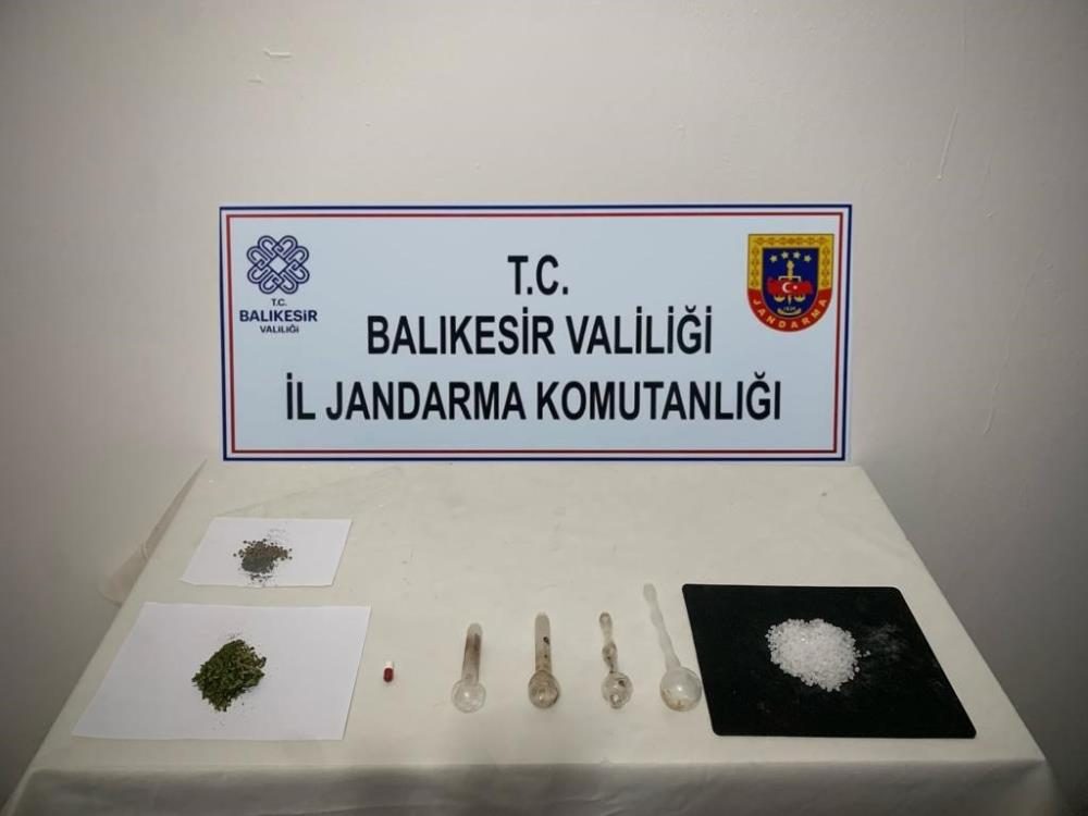 BALIKESİR’DE UYUŞTURUCU EVİNE OPERASYON