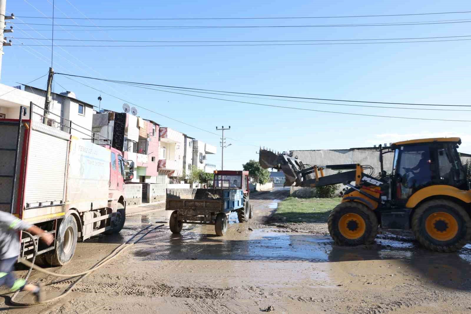 Akdeniz Belediyesi ekipleri vatandaşların yardımına koştu