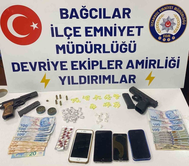 Bağcılar’da uyuşturucu denetiminde araçtan 13,44 gram taş kokain çıktı