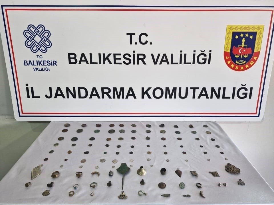 Balıkesir’de jandarmadan tarihi eser operasyonu