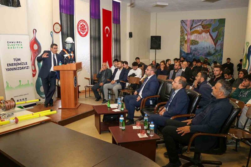 ÇEDAŞ’tan öğrencilerin kariyerlerine yön verecek seminer