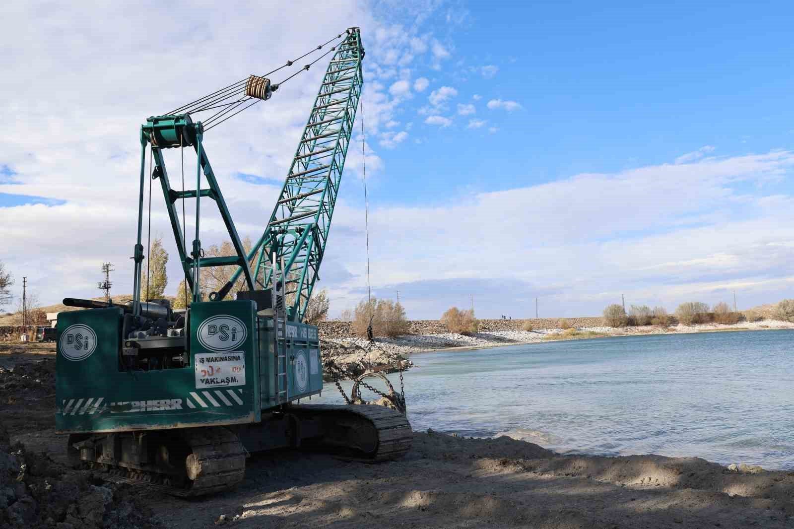 Damsa Barajı’nda 50 yıl sonra temizlik çalışmaları başladı