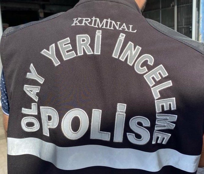 Didim’de “kıskançlık” kavgası kanlı bitti: Kocasını öldürdü, komşusunu yaraladı