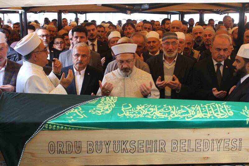 Diyanet İşleri Başkanı Erbaş’ın annesi son yolculuğuna uğurlandı