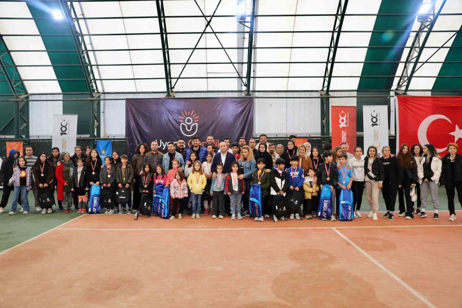 Diyarbakır’da ’Uyanış Gençlik 2. Tenis Turnuvası’ sona erdi