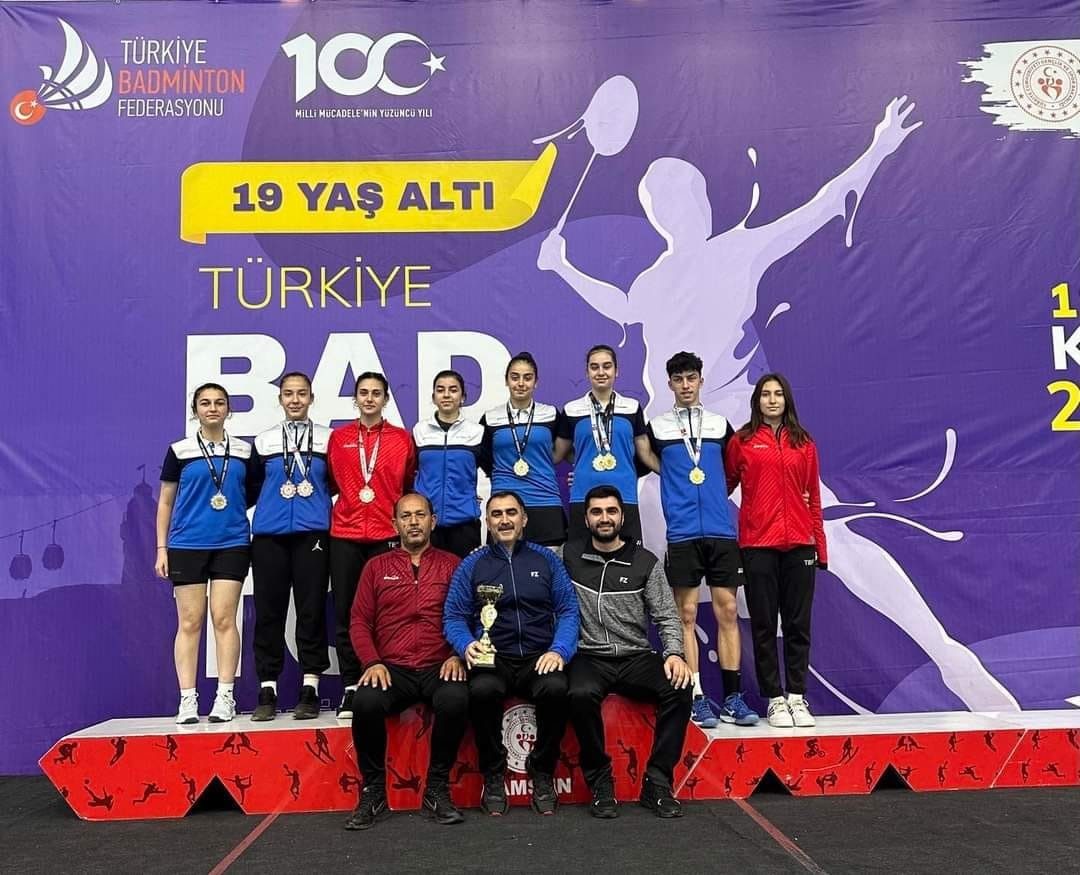 Erzincanlı badmintoncular, Samsun’dan madalyalarla döndüler