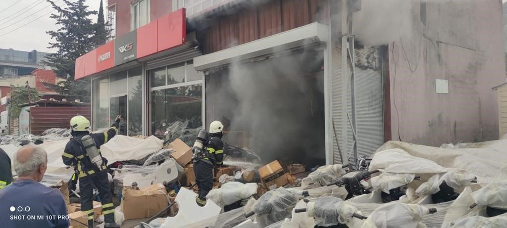 Hatay’da bir iş yerinde yangın çıktı