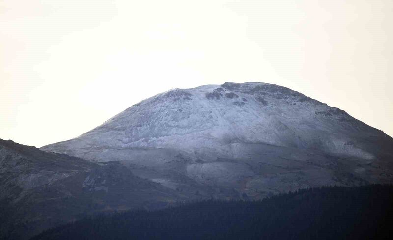 Ilgaz Dağı’na mevsimin ilk karı düştü