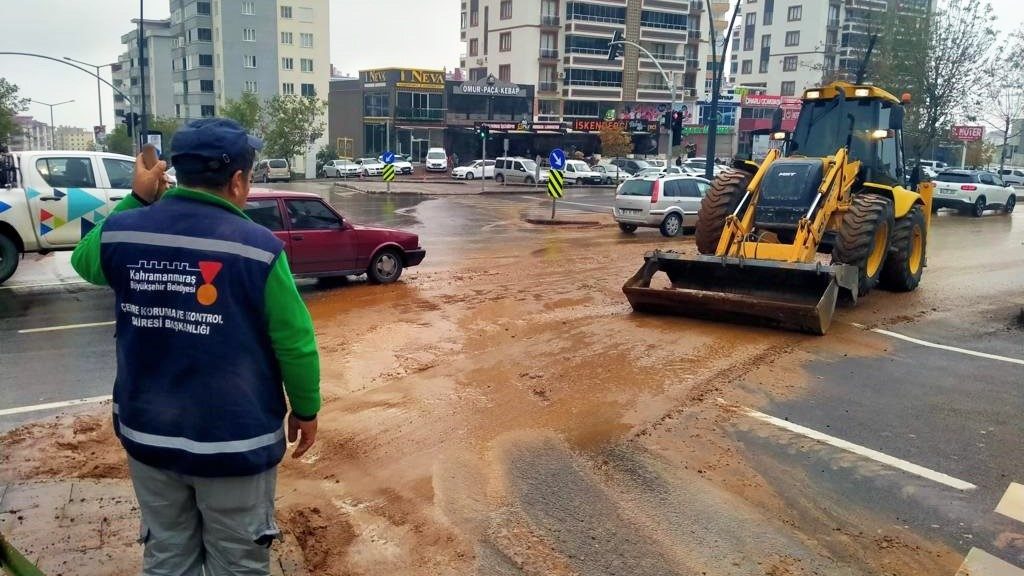 Kahramanmaraş’ta ekiplerin sağanak yağış nöbeti