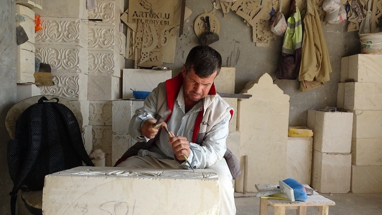 Mardin’in ’beyaz elmas’ı usta ellerde sanata dönüşüyor