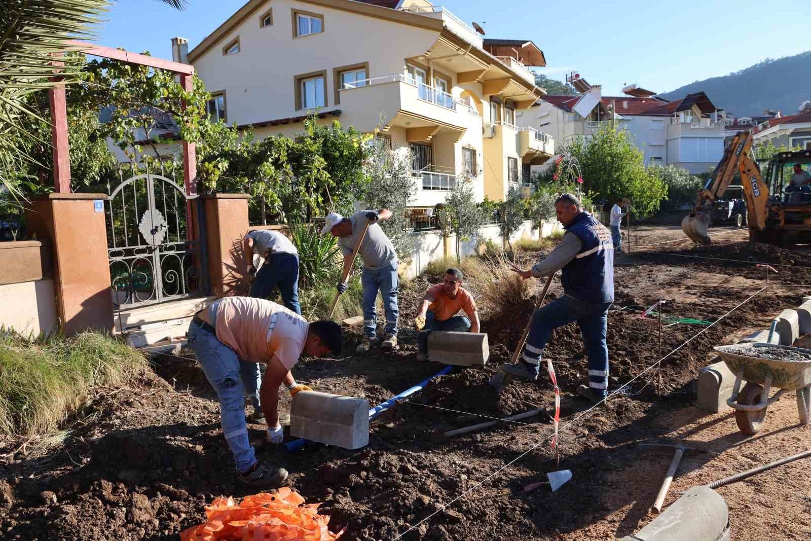 Marmaris’te yol yapım ve onarım çalışmaları hız kesmiyor