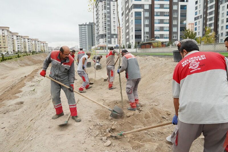 Melikgazi geleceğe nefes için, birçok mahallede fidan dikiyor