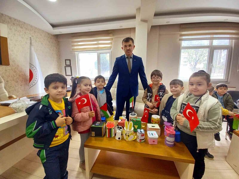 Minik öğrenciler Filistinli kardeşlerini unutmadı