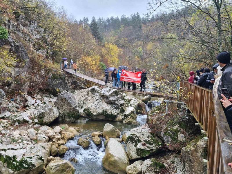 Sonbaharda ayrı bir güzelliğe bürünen Horma Kanyonu, ziyaretçi akınına uğruyor