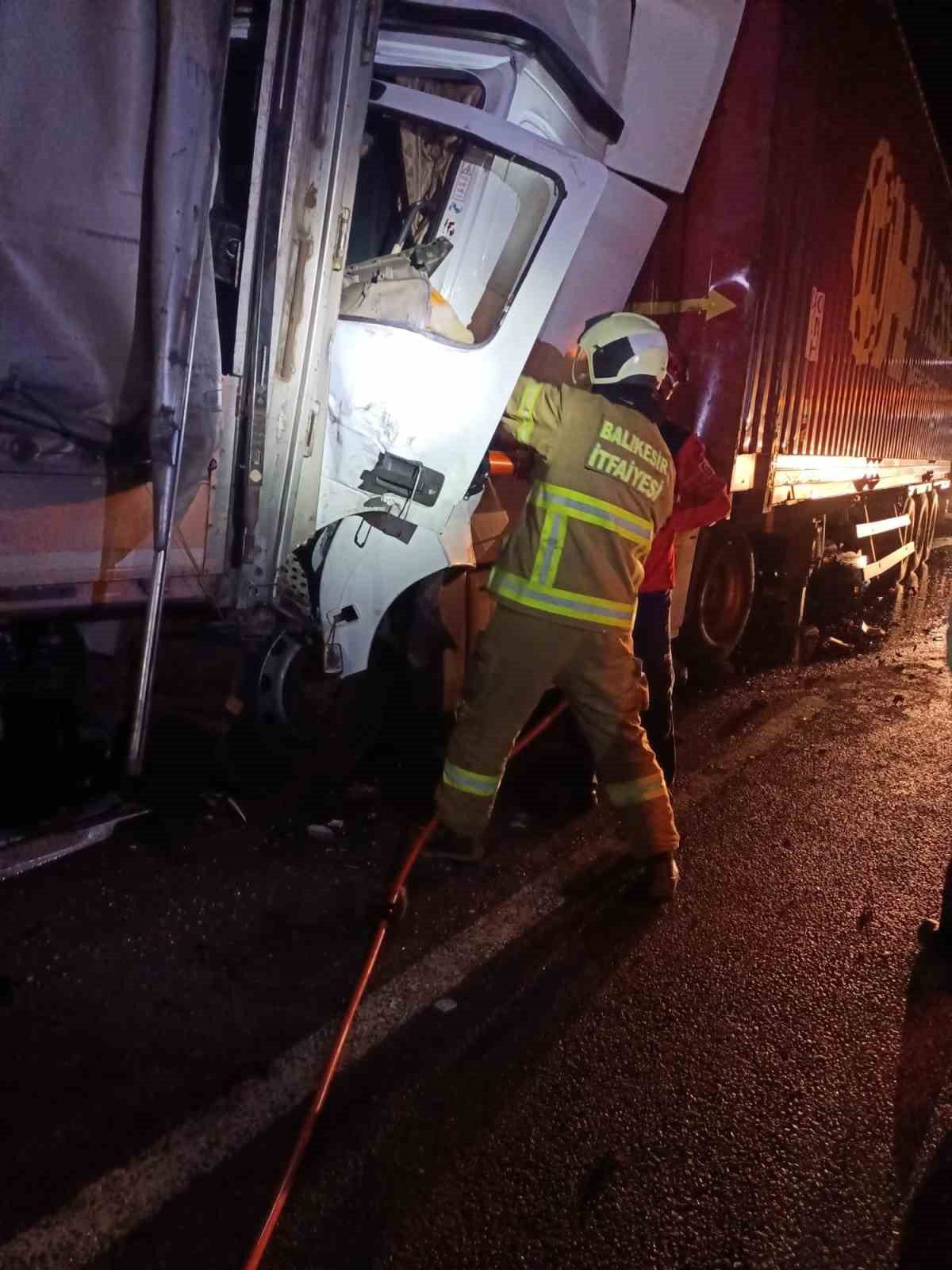 Susurluk’ta zincirleme kaza: 1 ölü, 5 yaralı