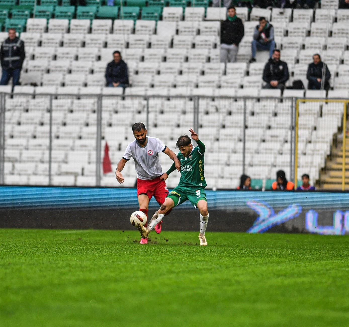 BURSASPOR SAHASINDA ZONGULDAK KÖMÜRSPOR'LA 3-3 BERABERE KALDI.