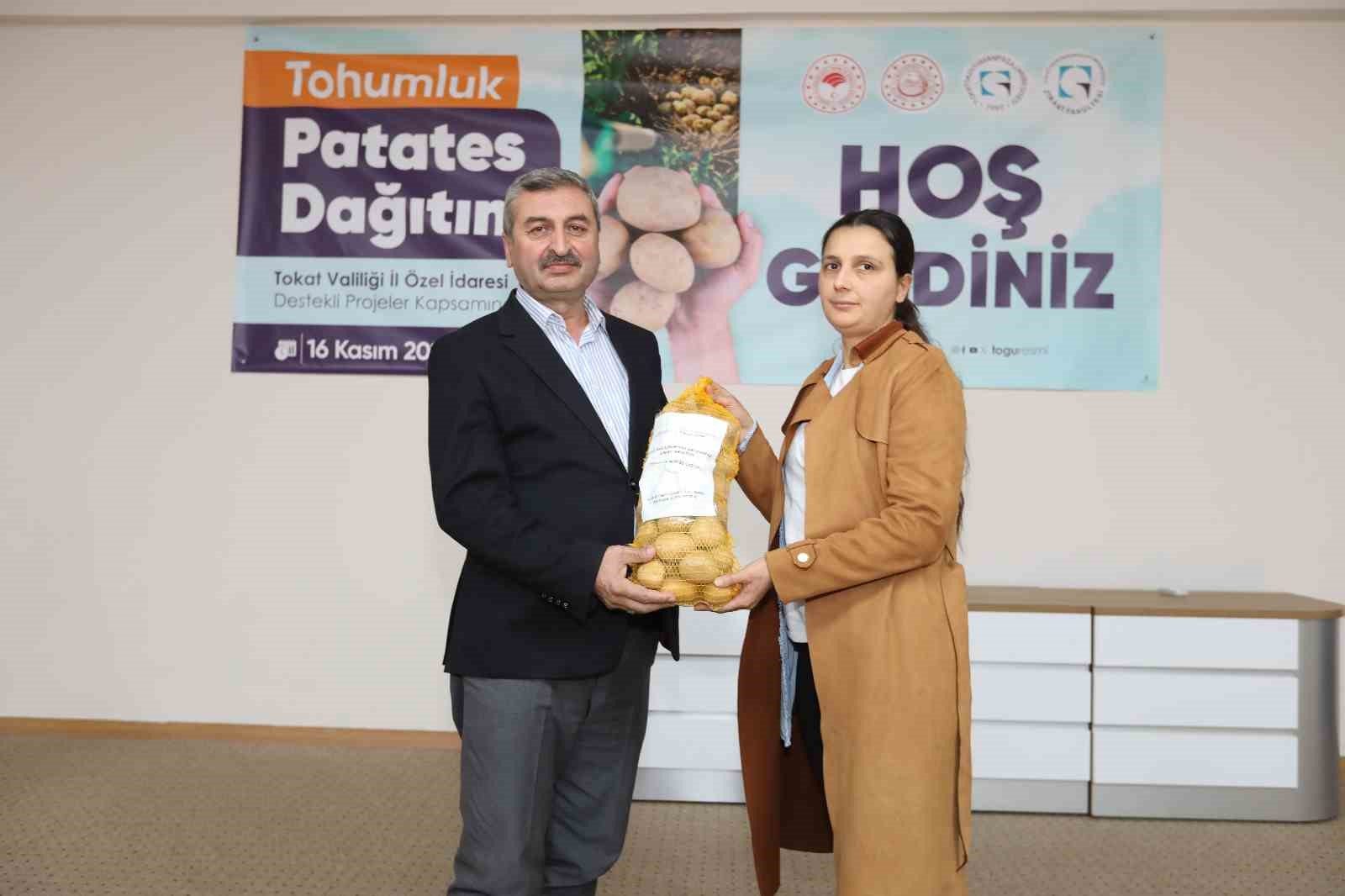 Tokat’ta çiftçilere tohumluk patates dağıtıldı