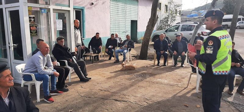 REFLEKTÖRLER TRAKTÖR SÜRÜCÜLERİNE DAĞITILDI