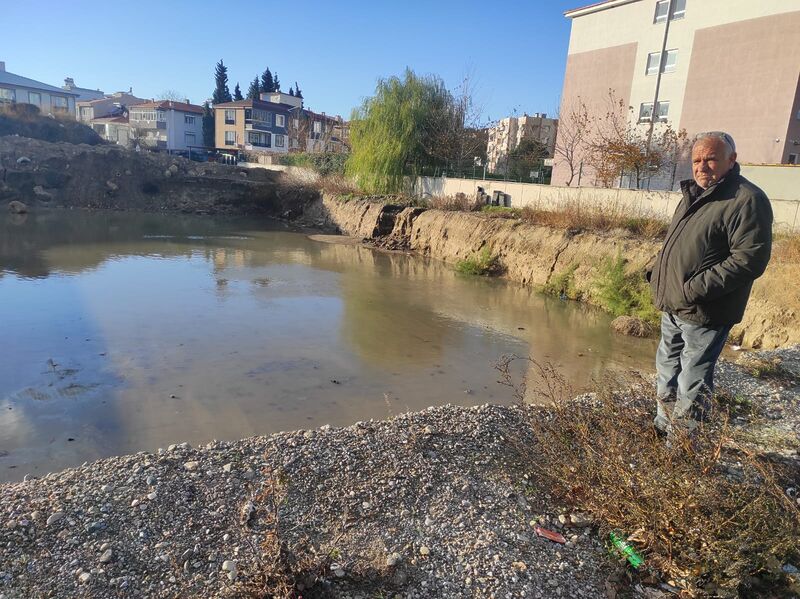 BURHANİYE’DE TEMEL ÇUKURU TEHLİKE YARATIYOR