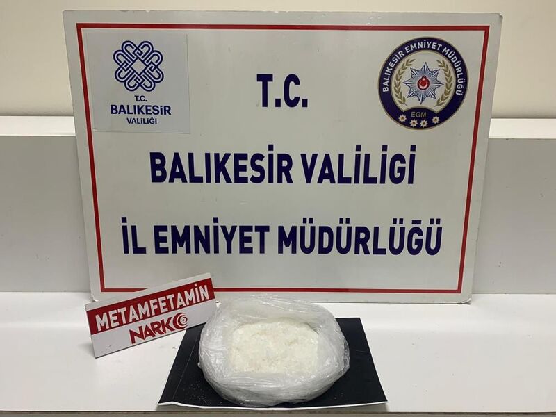 UYUŞTURUCUYU NARKOTİK KÖPEĞİ BULDU