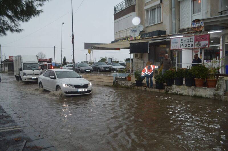 AYVALIK YAĞMURA TESLİM OLDU