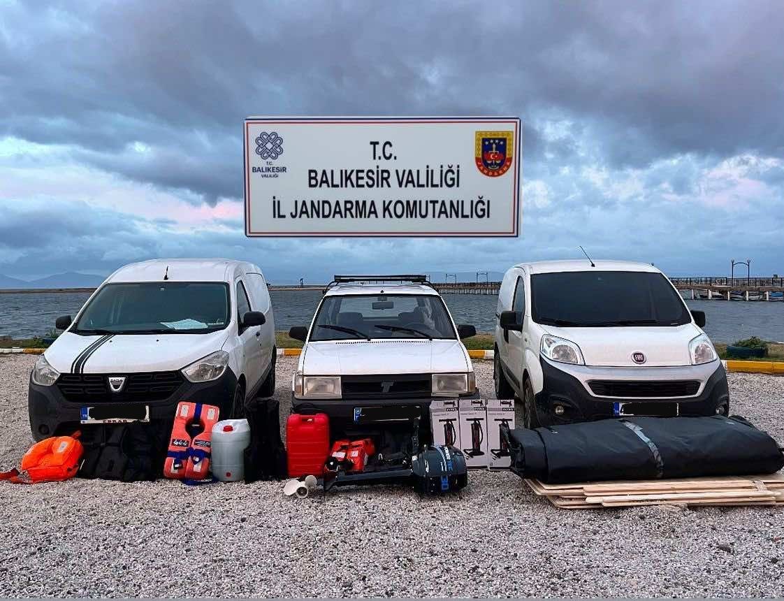 AYVALIK’DA GÖÇMEN KAÇAKÇILARI KISKIVRAK BULUNDU!