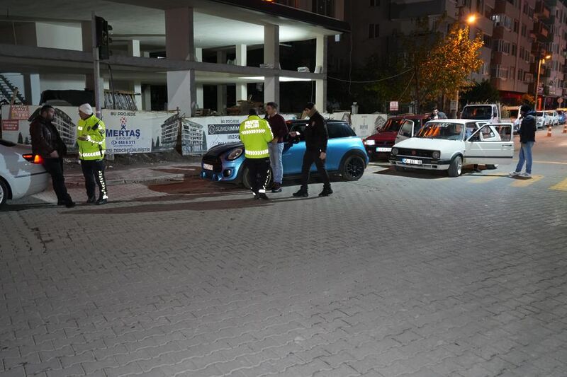 Balıkesir'in Edremit ilçesinde İlçe Emniyet Müdürlüğü tarafından 219 personel ve
