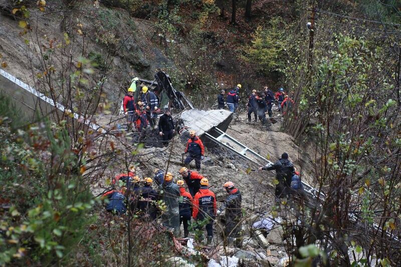 Zonguldak’ta heyelan sebebiyle çöken evde bulunan iki kişiden birinin hayatını