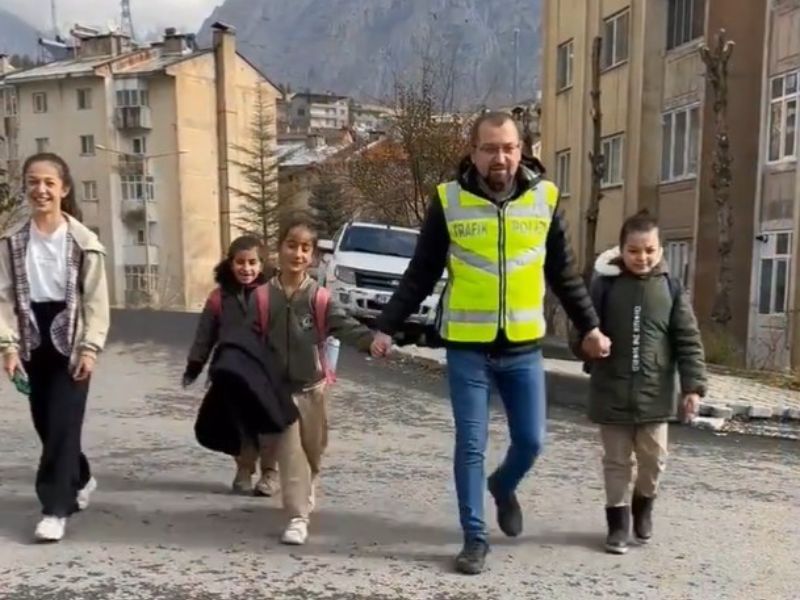 Hakkari Emniyet Müdürlüğü ekipleri,