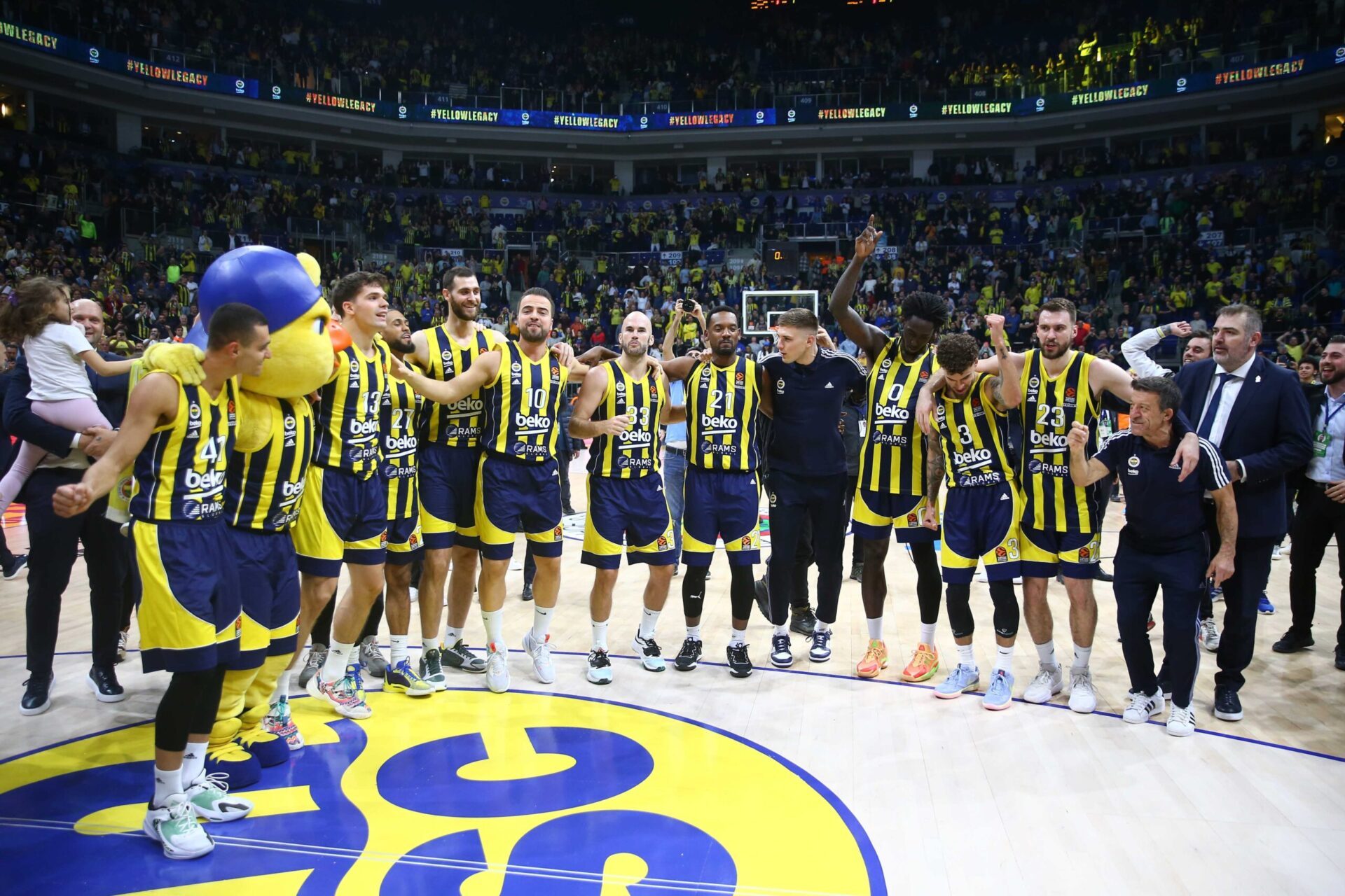 MADRİD’E İLK YENİLGİ FENERBAHÇE’DEN