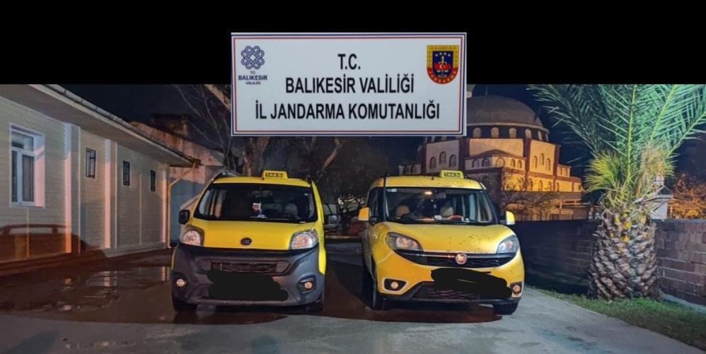 BALIKESİR’DE 15 DÜZENSİZ GÖÇMEN VE 2 ORGANİZATÖR YAKALANDI