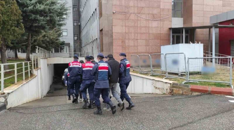 Göçmen kaçakçılığı organizatörlerine yönelik yurt genelinde düzenlenen Kalkan Operasyonları kapsamında,