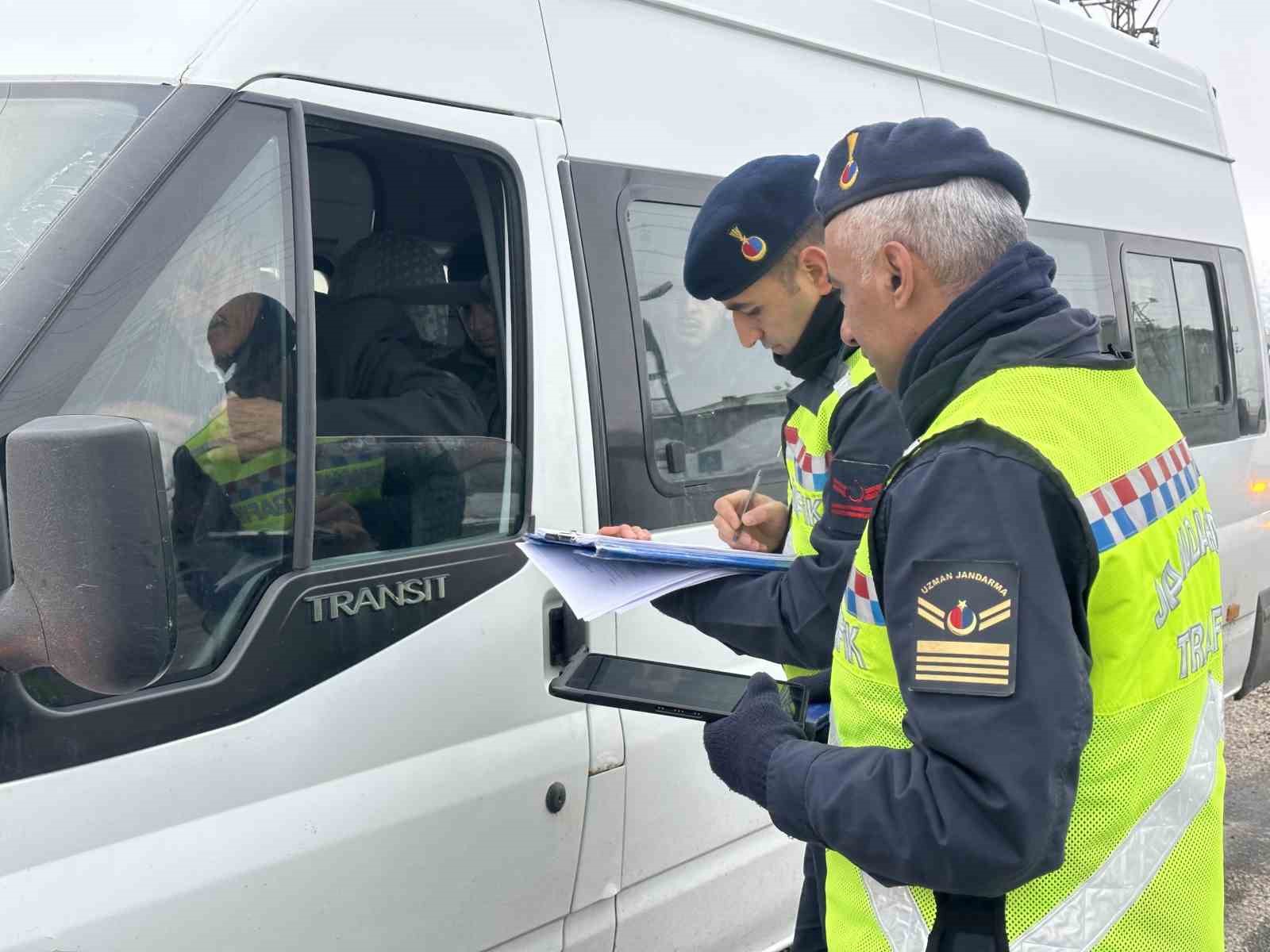 YÜKSEKOVA’DA OKUL TAŞIMACILIĞI YAPAN SERVİSLER DENETLENDİ