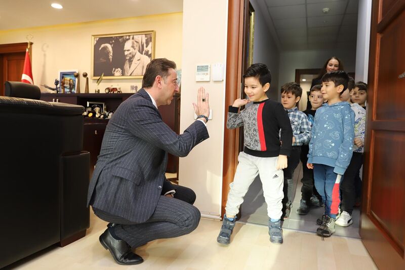 MİNİKLERDEN BAŞKAN TOSUN’A ZİYARET