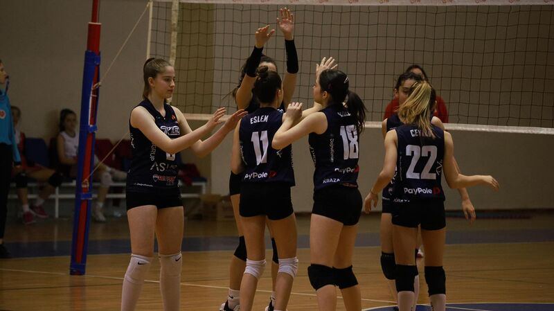 VOLEYBOL TURNUVASINDA GÜLEN TARAF BURHANİYE OLDU