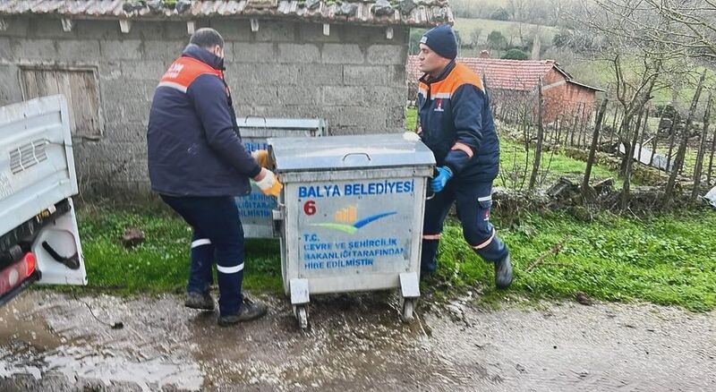 BALYA’DA ÇÖP KONTEYNERLERİ YENİLENİYOR!