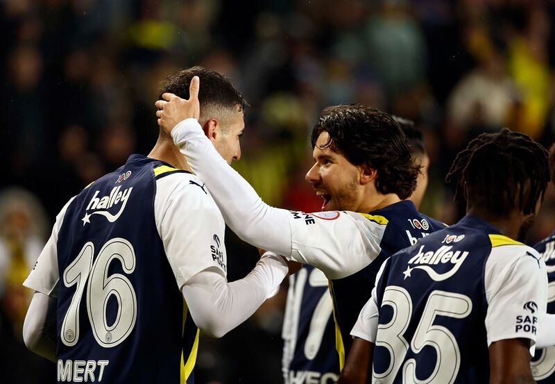 FENERBAHÇELİ FUTBOLCULAR 7-1’LİK GALİBİYETİ DEĞERLENDİRDİ