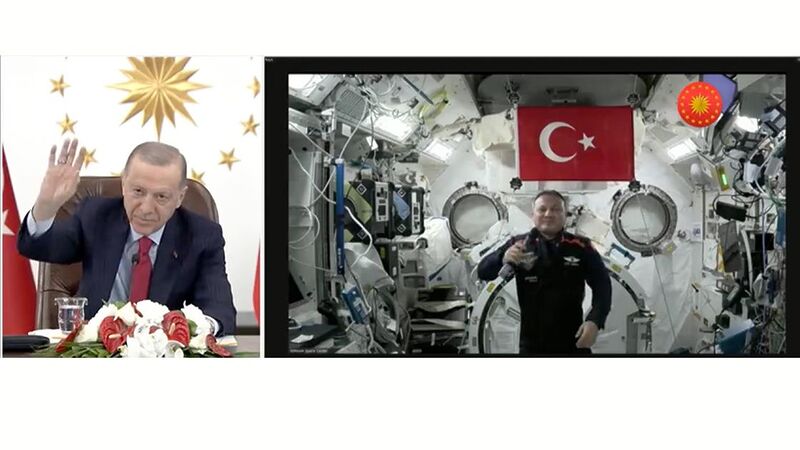 CUMHURBAŞKANI ERDOĞAN, İLK TÜRK ASTRONOT GEZERAVCI İLE CANLI BAĞLANTIYLA GÖRÜŞTÜ