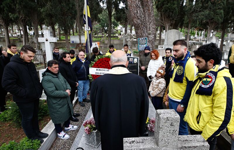 LEFTER KÜÇÜKANDONYADİS KABRİ BAŞINDA ANILDI